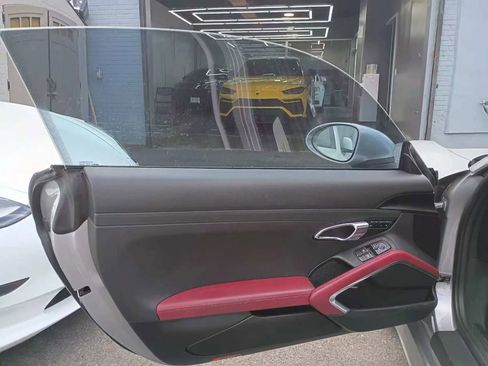 Used 2018 Porsche 718 Cayman image 7