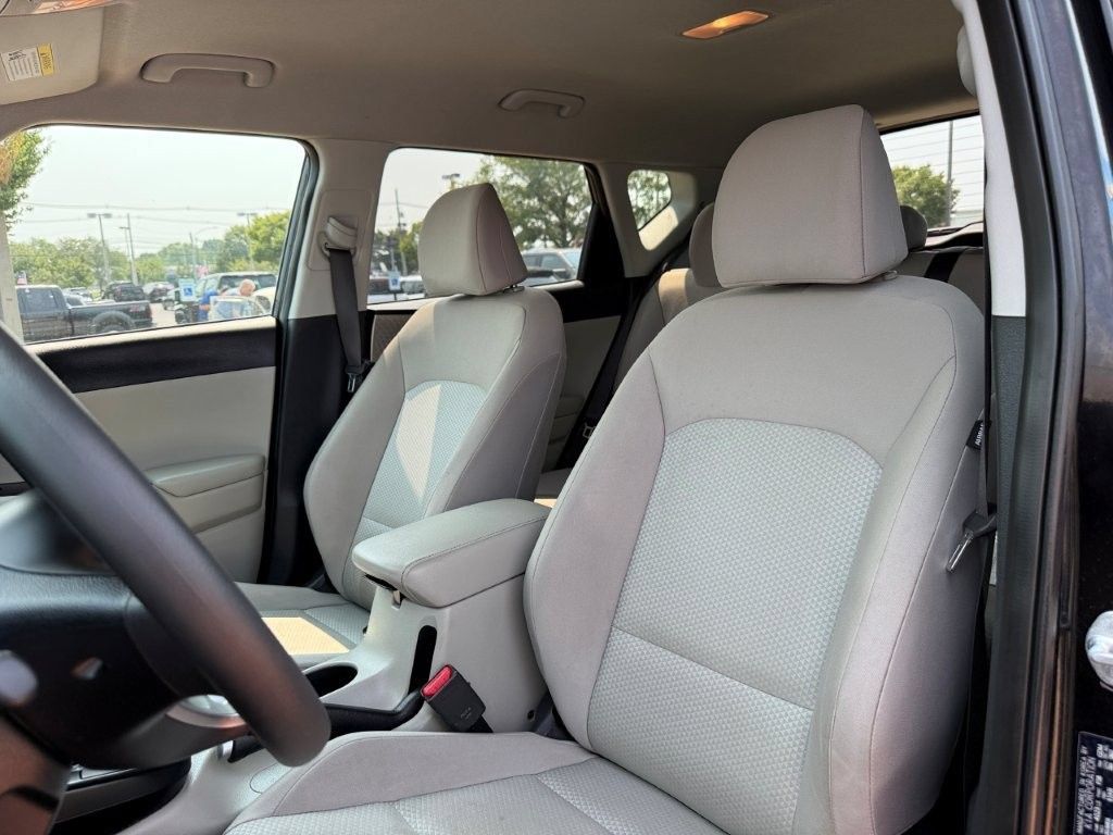Used 2023 Kia Soul LX FWD image 13