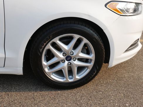 Used 2013 Ford Fusion SE FWD image 15