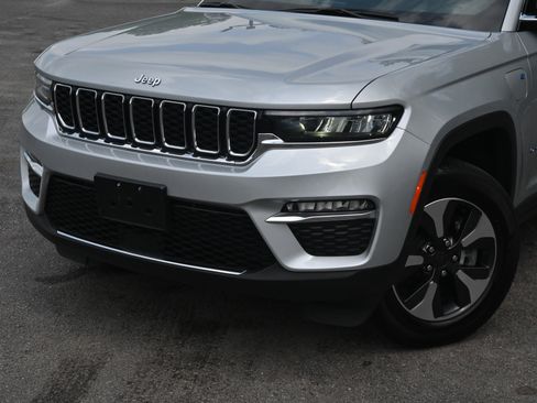 Used 2023 Jeep Grand Cherokee 4WD 4xe image 13