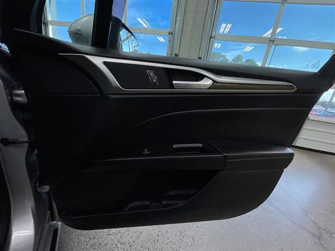 Used 2018 Ford Fusion SE w/ Equipment Group 602A image 26