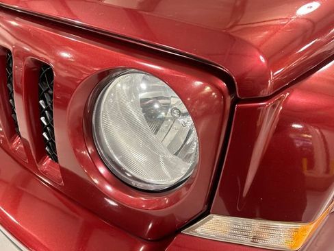 Used 2014 Jeep Patriot Latitude w/ Sun/Sound Group image 7