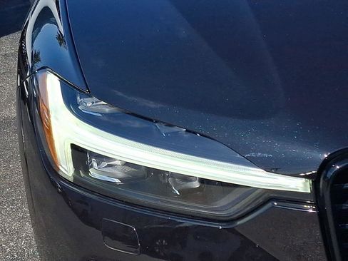 Used 2024 Volvo XC60 B5 Ultimate w/ Climate Package image 9