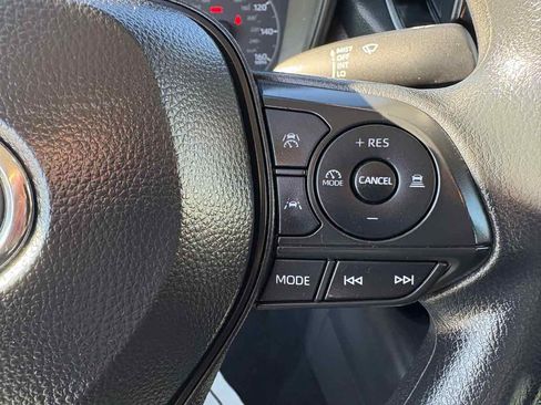 Used 2025 Toyota Corolla LE image 22