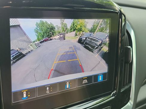 Used 2023 Chevrolet Traverse Premier FWD image 34