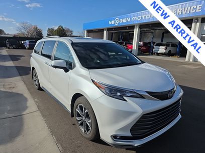Used 2025 Toyota Sienna Platinum