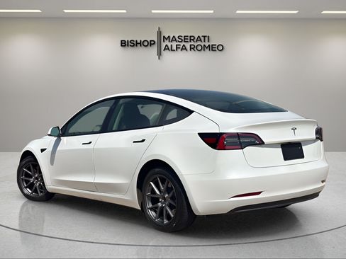Used 2023 Tesla Model 3 Standard Range RWD image 3