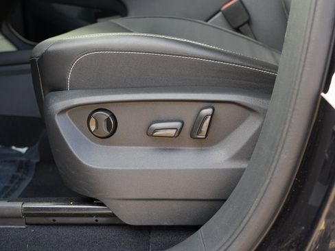 Used 2025 Volkswagen Atlas SE image 15