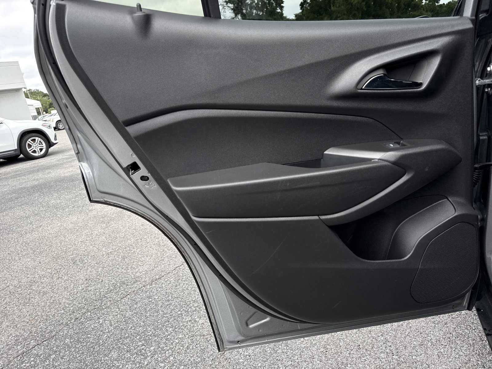 Used 2026 Chevrolet Trax RS w/ Sunroof Package FWD image 30