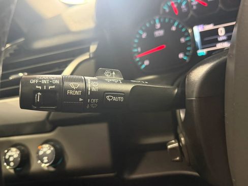 Used 2016 Chevrolet Suburban LT image 16