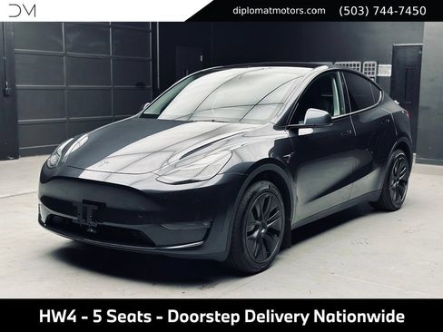 Used 2025 Tesla Model Y Long Range AWD/4WD image 1
