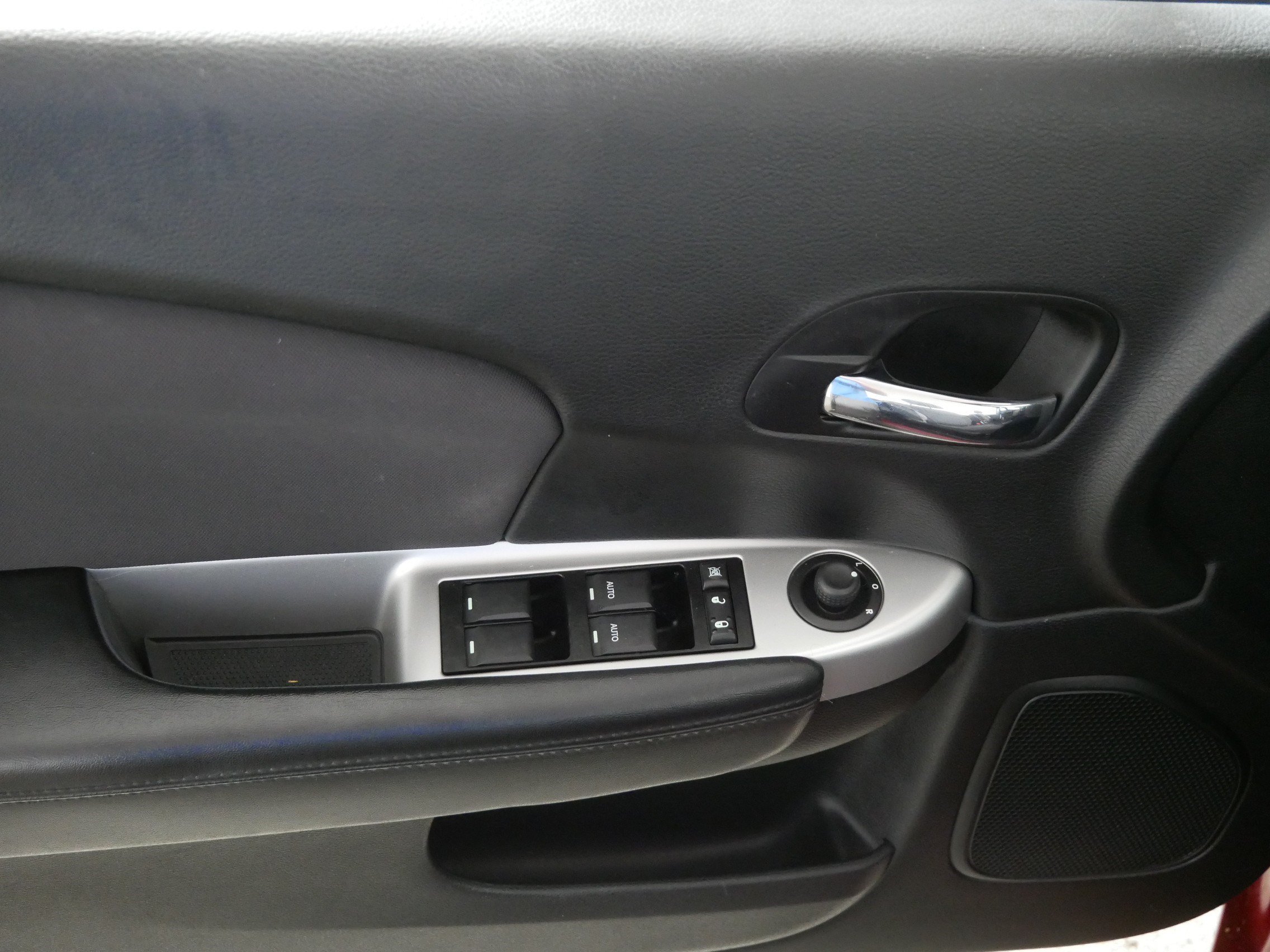 Used 2012 Chrysler 200 Touring FWD image 19