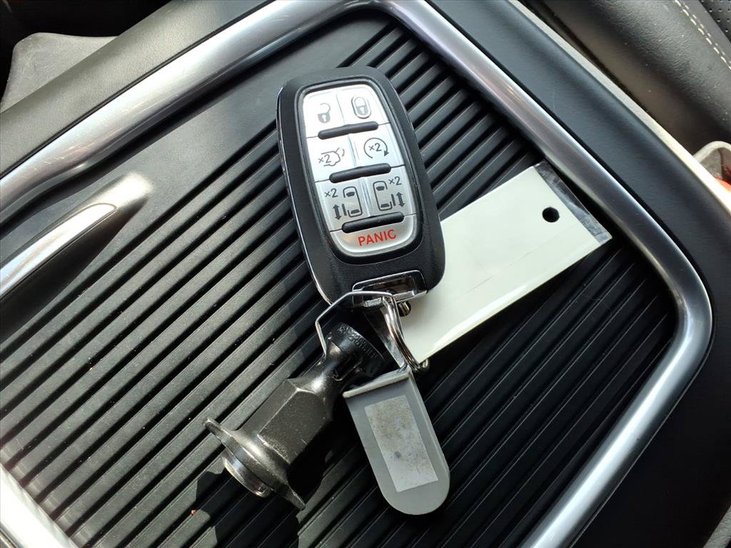 Used 2023 Chrysler Pacifica Touring-L FWD image 15