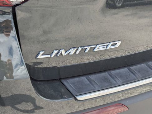 Used 2022 Ford Explorer Limited w/ Limited Technology Package RWD image 12