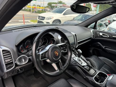 Used 2017 Porsche Cayenne Platinum Edition AWD/4WD image 12