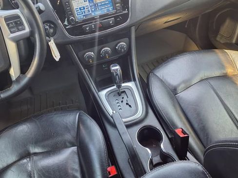 Used 2012 Chrysler 200 Limited FWD image 9