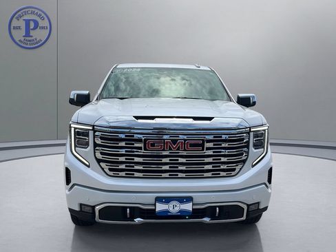 Used 2024 GMC Sierra 1500 Denali w/ Technology Package AWD/4WD image 2