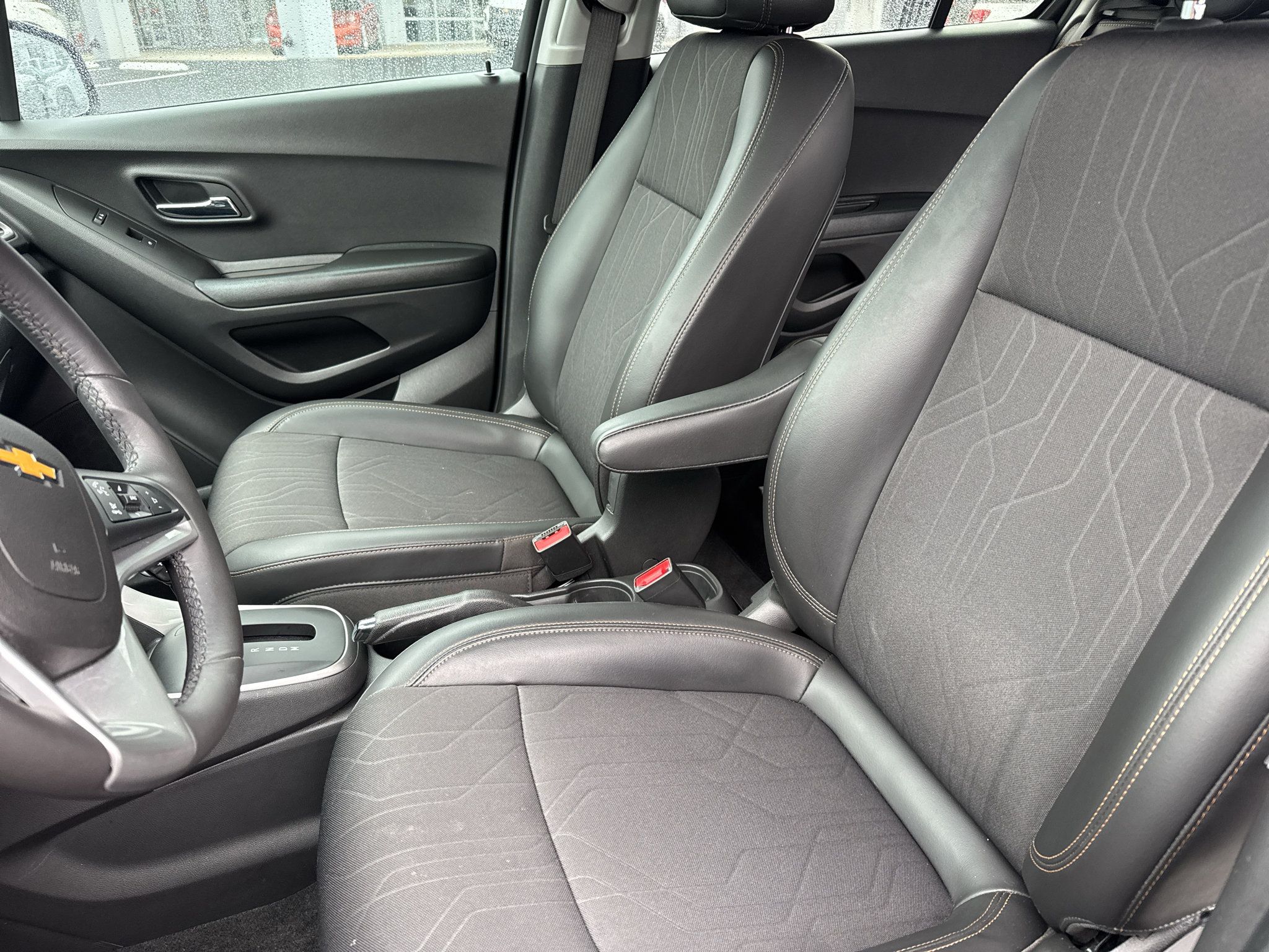 Used 2021 Chevrolet Trax LT w/ Sport Edition FWD image 12