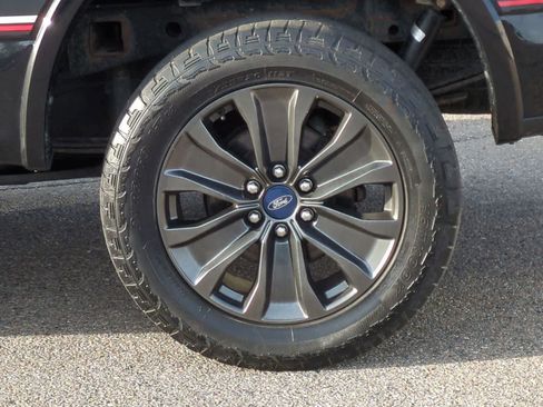 Used 2018 Ford F150 Lariat w/ Equipment Group 502A Luxury image 14