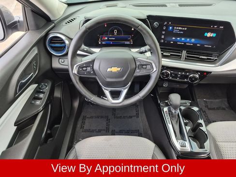 Used 2025 Chevrolet Trax LT w/ LT Convenience Package FWD image 26