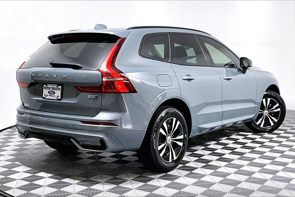 Used 2024 Volvo XC60 B5 Core AWD/4WD image 12