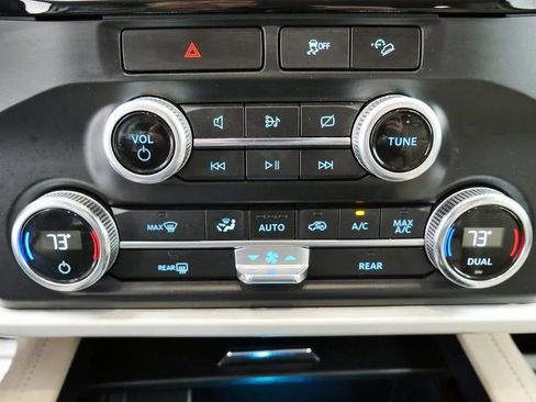 Used 2022 Ford Expedition XLT image 36