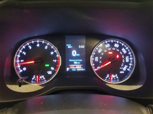 Used 2021 Toyota RAV4 XLE Premium image 25