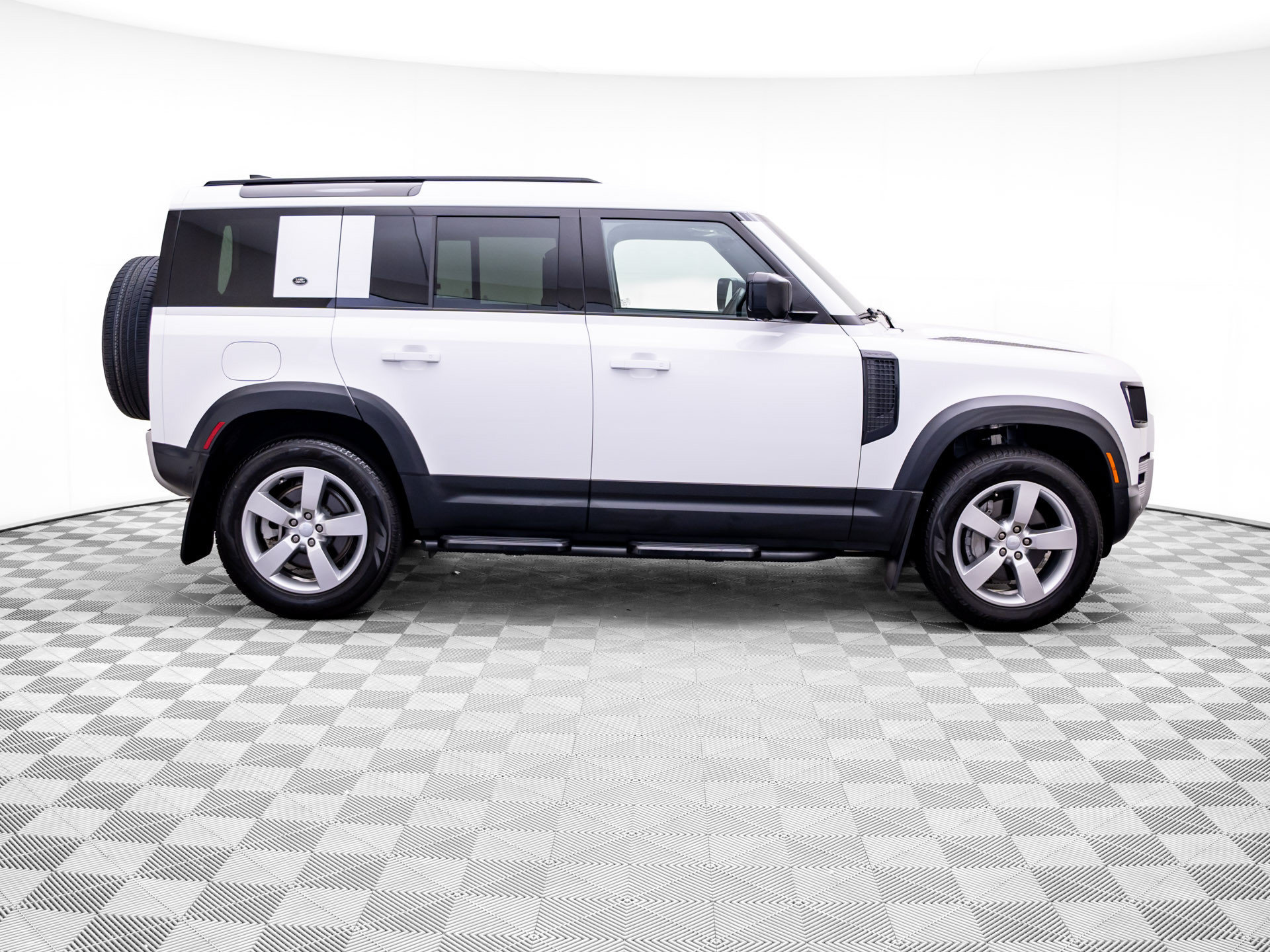 Used 2023 Land Rover Defender 110 SE AWD/4WD image 6