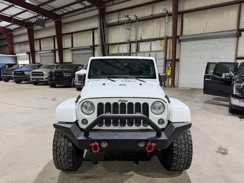 Used 2014 Jeep Wrangler Unlimited Sahara w/ Connectivity Group AWD/4WD image 10