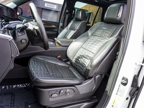 Used 2023 Cadillac Escalade Sport Platinum w/ LPO, ONYX Package image 6