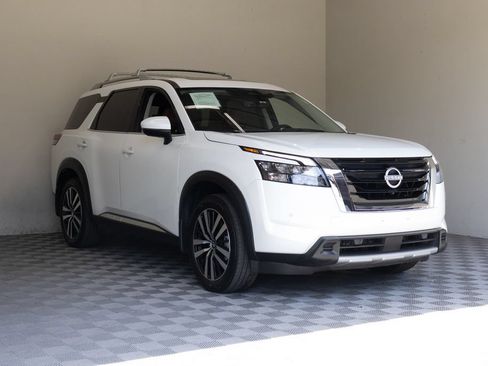 Used 2025 Nissan Pathfinder Platinum w/ Cargo Package FWD image 6