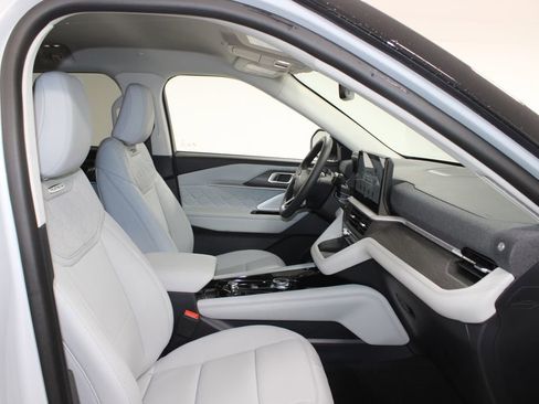 New 2026 Ford Explorer Platinum w/ LUX Leather Package AWD/4WD image 29