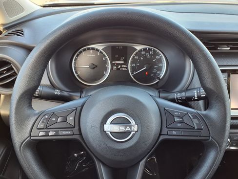 Used 2025 Nissan Kicks Play S image 10