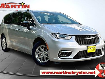 New 2026 Chrysler Pacifica Select