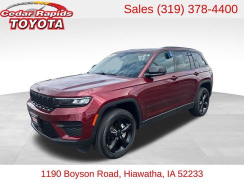 Used 2025 Jeep Grand Cherokee Altitude image 1