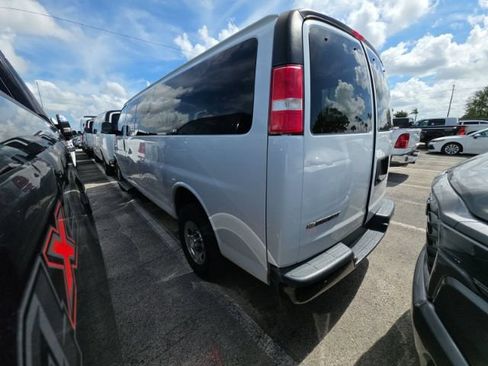 Used 2022 Chevrolet Express 3500 LS RWD image 2