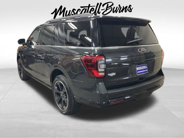 Used 2023 Ford Expedition Limited AWD/4WD image 3