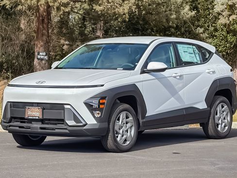 New 2026 Hyundai Kona SE image 8
