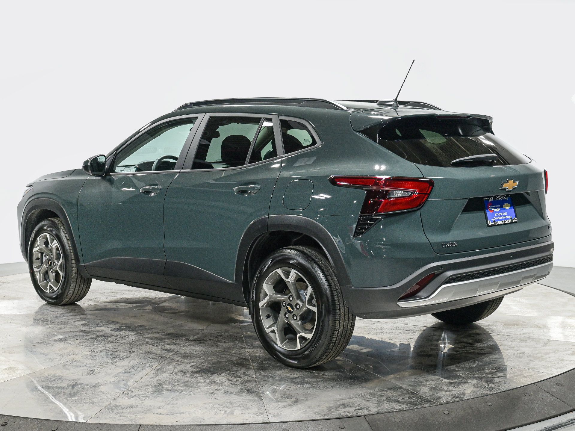 Used 2025 Chevrolet Trax LT w/ Driver Confidence Package FWD image 4
