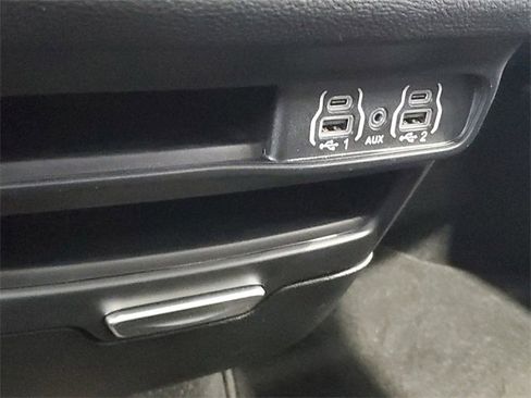 New 2025 Chrysler Pacifica Select image 28