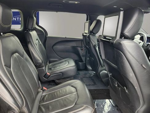 Used 2019 Chrysler Pacifica Touring-L Plus w/ S Appearance Package FWD image 26