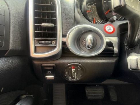 Used 2017 Porsche Cayenne Platinum Edition image 27