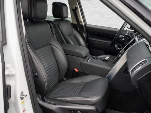 Used 2023 Land Rover Discovery S image 25