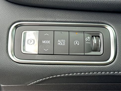 New 2026 Buick Enclave Avenir w/ Super Cruise Package FWD image 11