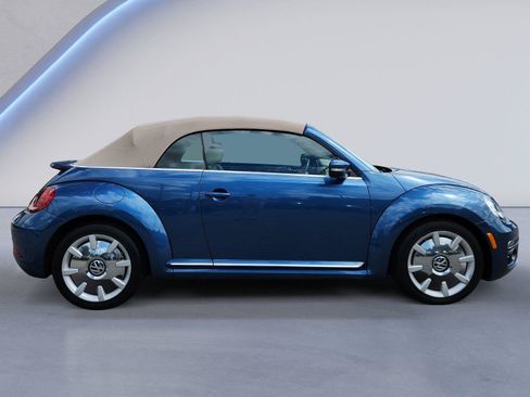 Used 2018 Volkswagen Beetle 2.0T SE w/ SE Premium Package FWD image 2