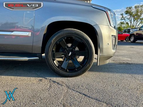 Used 2020 Cadillac Escalade Luxury AWD/4WD image 9