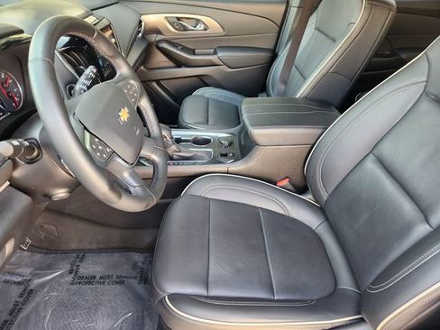 Used 2023 Chevrolet Traverse Premier FWD image 4