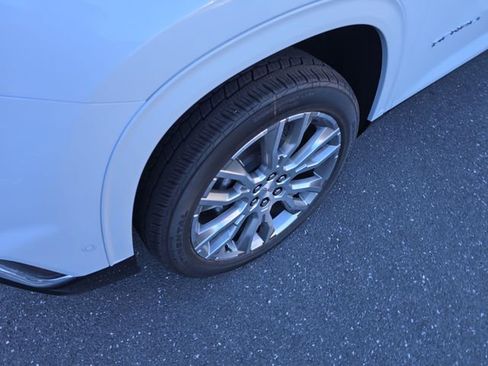 New 2026 GMC Acadia Denali w/ Super Cruise Package image 9