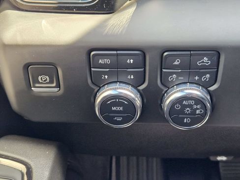 Used 2022 GMC Sierra 1500 AT4 w/ AT4 Preferred Package AWD/4WD image 19