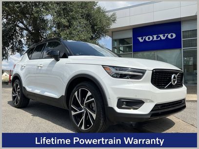 Certified 2022 Volvo XC40 T5 R-Design w/ Advanced Package